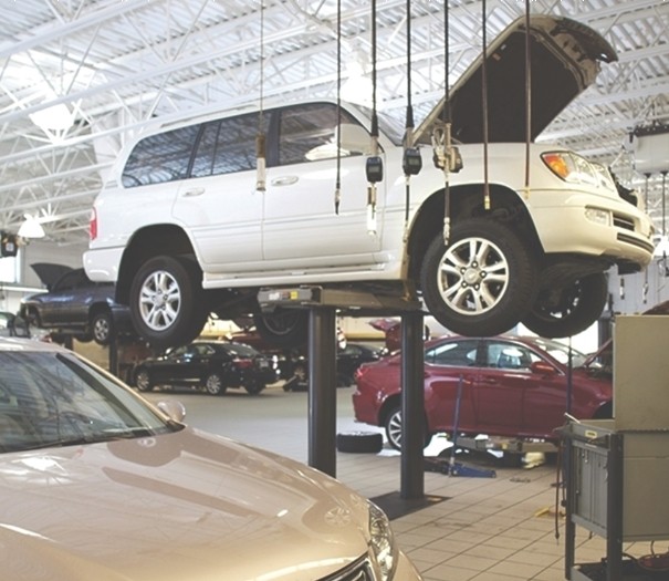 Retractable shop garage light